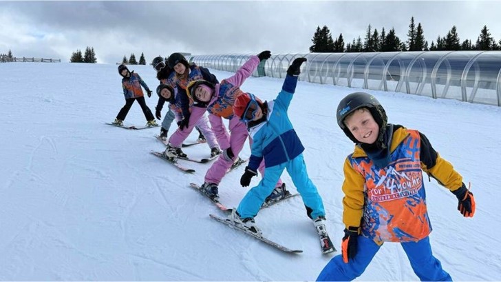 djeca skijaju austrija
